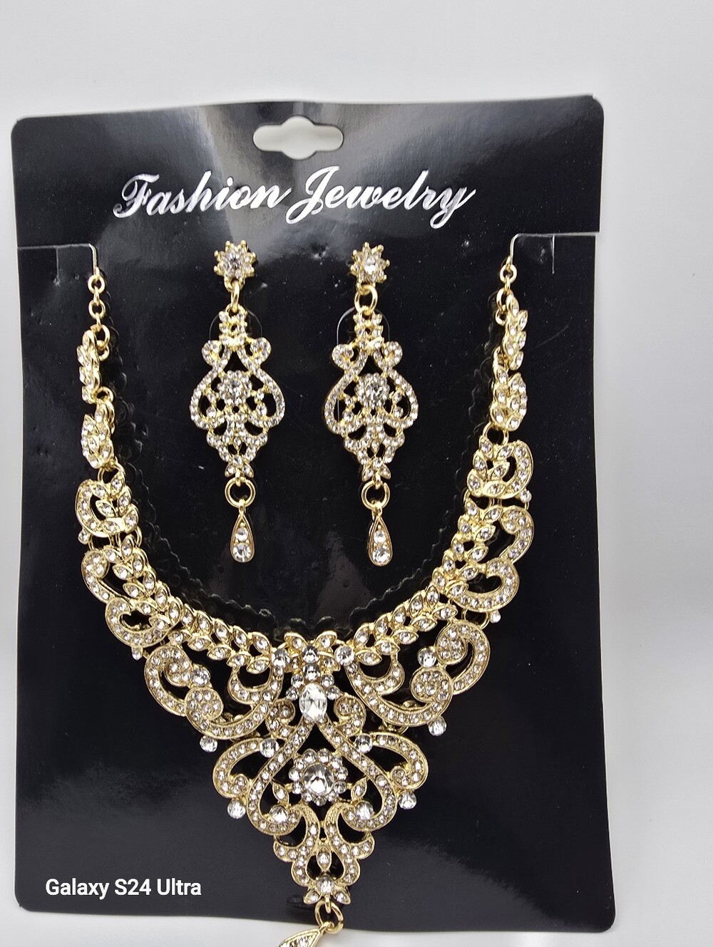 Fashion Jewelry Gold and Clear Crystal Statement Necklace with Dangle Earrings